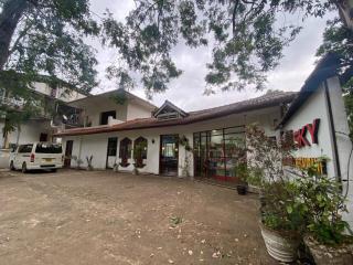 Blue sky Guest House and Restaurant - Nallathanniya - 9