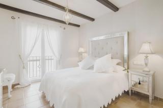 Stylish 3 Bedroom, 2 Bath Home with Sun Terrace, Gorgeous Sea Views, Air Conditioning, Wi-Fi & Communal Swimming Pool - La Herradura - 9