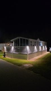 Great 6 Berth Spacious Caravan With Large Outdoor Space Ref 50056L - 4