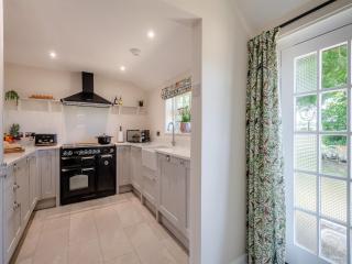 Oak Tree Cottage - - 4