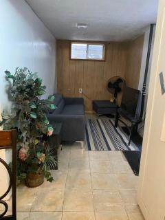 Peace and Comfort 1-bedroom basement Apartment - 0