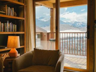 3BR Mountain Condo at the Trailhead with Huge Views - 0