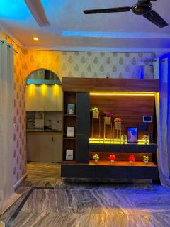 Premium 2 BHK Apartment in New Delhi with AC WIFI - Nova Deli - 9