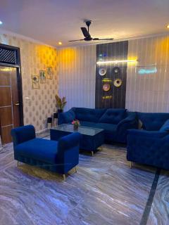Premium 2 BHK Apartment in New Delhi with AC WIFI - Nova Deli - 6
