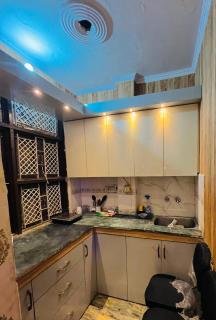 Premium 2 BHK Apartment in New Delhi with AC WIFI - Nova Deli - 1