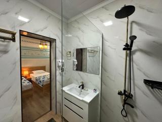 Ornament Boutique Hotel - 2