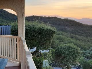 Belle maison Lila Jade avec superbe vue à 180 degrés piscine partagée - 4