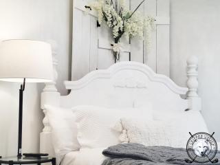 WHITE WOLF Farmhouse Retreat - 5