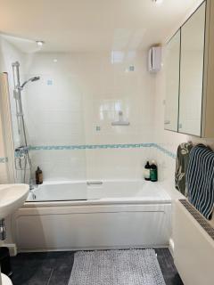 Fly Hi-Town Centre Apartment - Ifield - 1