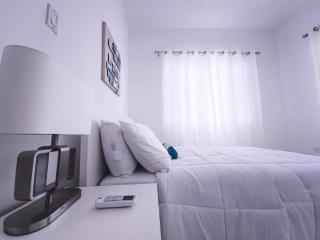 Stay in San Juan near restaurants &beach - San Juan - 4