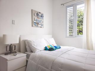 Stay in San Juan near restaurants &beach - San Juan - 3