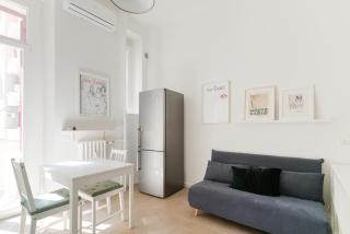 GuestHost - M4 Argonne Balcony Apartment - Milan - 4