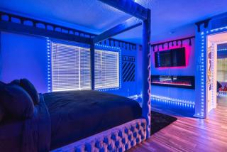 The Showtime Pad - Game Room - Pool Table - Fireplace - Atlanta - 2