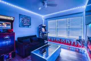The Showtime Pad - Game Room - Pool Table - Fireplace - Atlanta - 1
