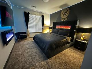 Luxurious King & Queens Den - King Bed - Fireplaces - Atlanta - 9