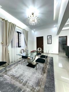 Luxury House - - 9