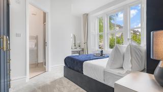Luxury 3-Bed Cirencester Apartment with garden, parking and EV charger - Cirencester - 9