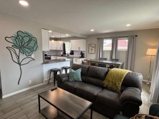 Awesome Two Bedroom Family Upper Unit in Denver - 3