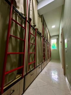 Queen-V Hostel - Valona - 1