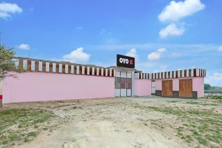 SPOT ON The Silver Hotel & Restaurant - Prayagraj - 3