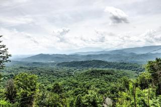 Super View,Smoky Mtn Log Cabin,Pool Table,Hot Tub - Sevierville - 4