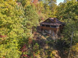 Nice View Fireplace, Hot Tub, Porch Bed, Private - Sevierville - 3