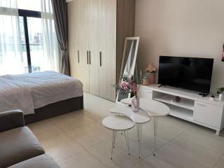 Dubai studio apartment offering style, privacy, and prime location - 8