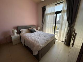Dubai studio apartment offering style, privacy, and prime location - 0