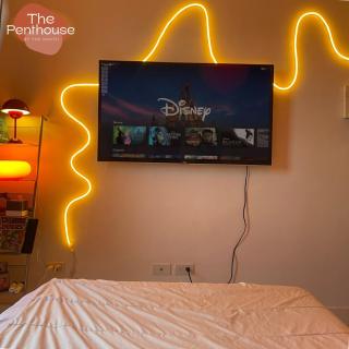 New Topfloor Studio in QC with Balcony Good for 3 - 1