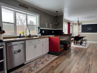 THE HUB Comfy Ranch home beside Letchworth near SUNY & Finger Lakes - 4