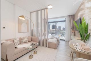 StayShort - Stylish Studio Sleeps 2 with Balcony - 8