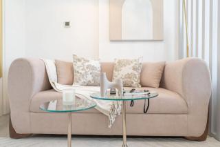 StayShort - Stylish Studio Sleeps 2 with Balcony - 4