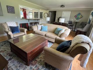 THE HUB Comfy Ranch home beside Letchworth near SUNY & Finger Lakes - 9
