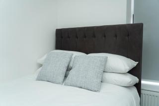 4 Bed Failsworth Home, 3 Bathrooms including Free Parking - Workspaces - Garden - Less than 10 Minute Drive to Etihad Stadium, CoOp Live - Less than 15 Minute Drive to City Centre - Including FREE 1-Hour Early Check-In or Late Check-out - Manchester - 9