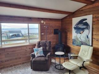 2nd story 1 bed apt #3 with kitchenette and a sweeping view of Birch Bay - Blaine - 0