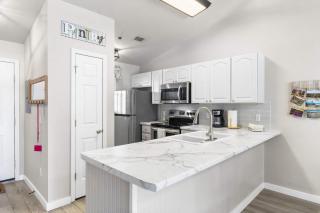 Calm Waters Condo - Sleeps 4 - 5