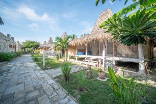 Rainbow Family Bungalow, Your Cozy Base for Sumba Adventures - - 3