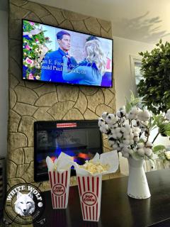 WHITE WOLF Farmhouse Retreat - 4