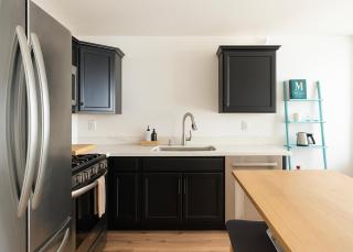 Stylish Stays in Historic Fourth Ward - Houston - 4