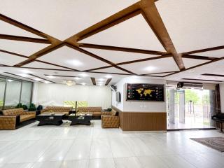Spacious rooms with dedicated workspace - Lahore - 0