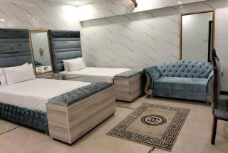 Spacious rooms with dedicated workspace - Lahore - 2