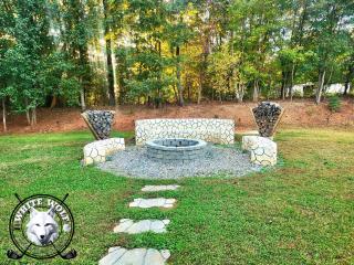 WHITE WOLF Farmhouse Retreat - 6