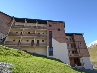 Appartement cosy à 50m des pistes, 2 pièces pour 6 personnes, balcon et services disponibles - FR-1-452-205 - 1
