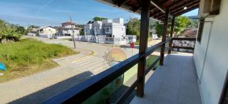 Ampla Casa na zona central da praia e comércio com 03 dormitórios - Bombinhas - 8