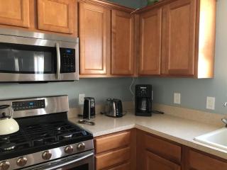 1413U Z3b VILLAGE OF MALLORY SQUARE by REMAX Premier - 7