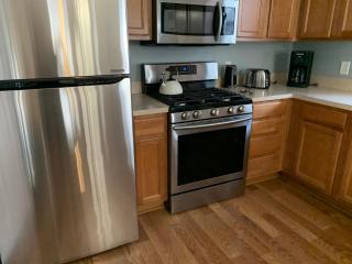 1413U Z3b VILLAGE OF MALLORY SQUARE by REMAX Premier - 3