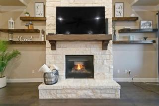 Luxe Retreat: Pool, Spa,Jacuzzi, EV Charger & more - Granbury - 0