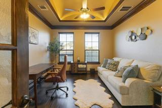 Luxe Retreat: Pool, Spa,Jacuzzi, EV Charger & more - Granbury - 2