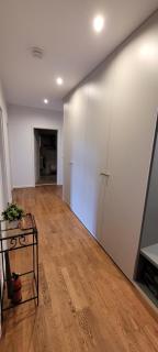 Air-conditioned apartment in a great location with balcony - 4