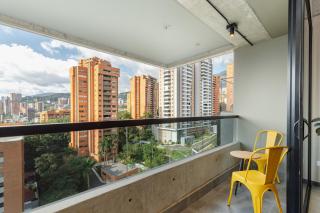 Apartmanto de diseño moderno y elegante de 2 habitaciones con AC, piscina, gimnasio y vistas a El Poblado - Medellín - 5